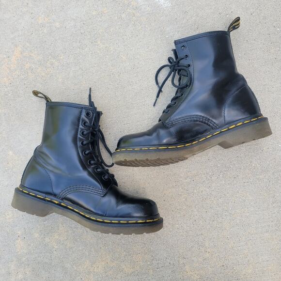 Dr. Martens 11821 Black Smooth Leather 1460 Lace-Up Boots Womens Size 6 - Picture 2 of 11